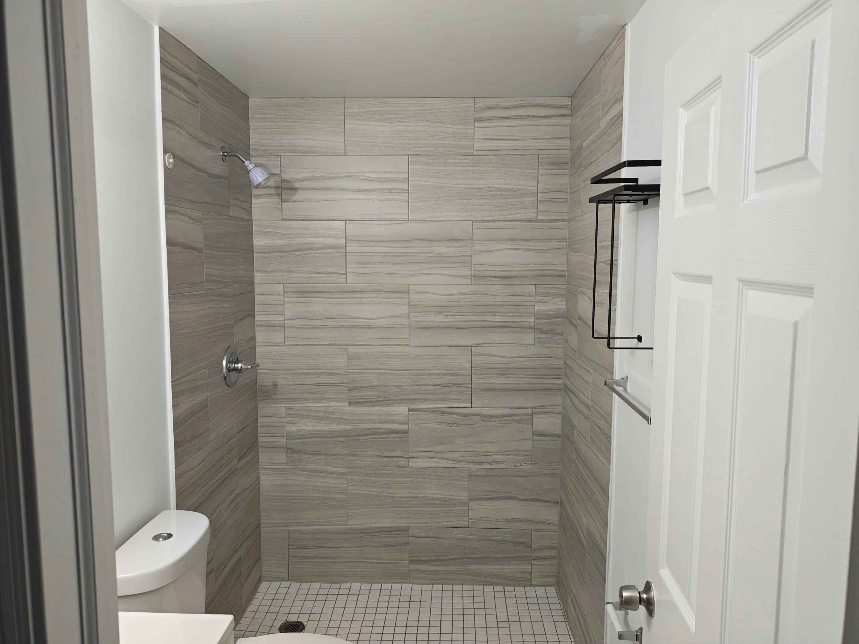 HOLLYWOOD PARK - Residential Lease
