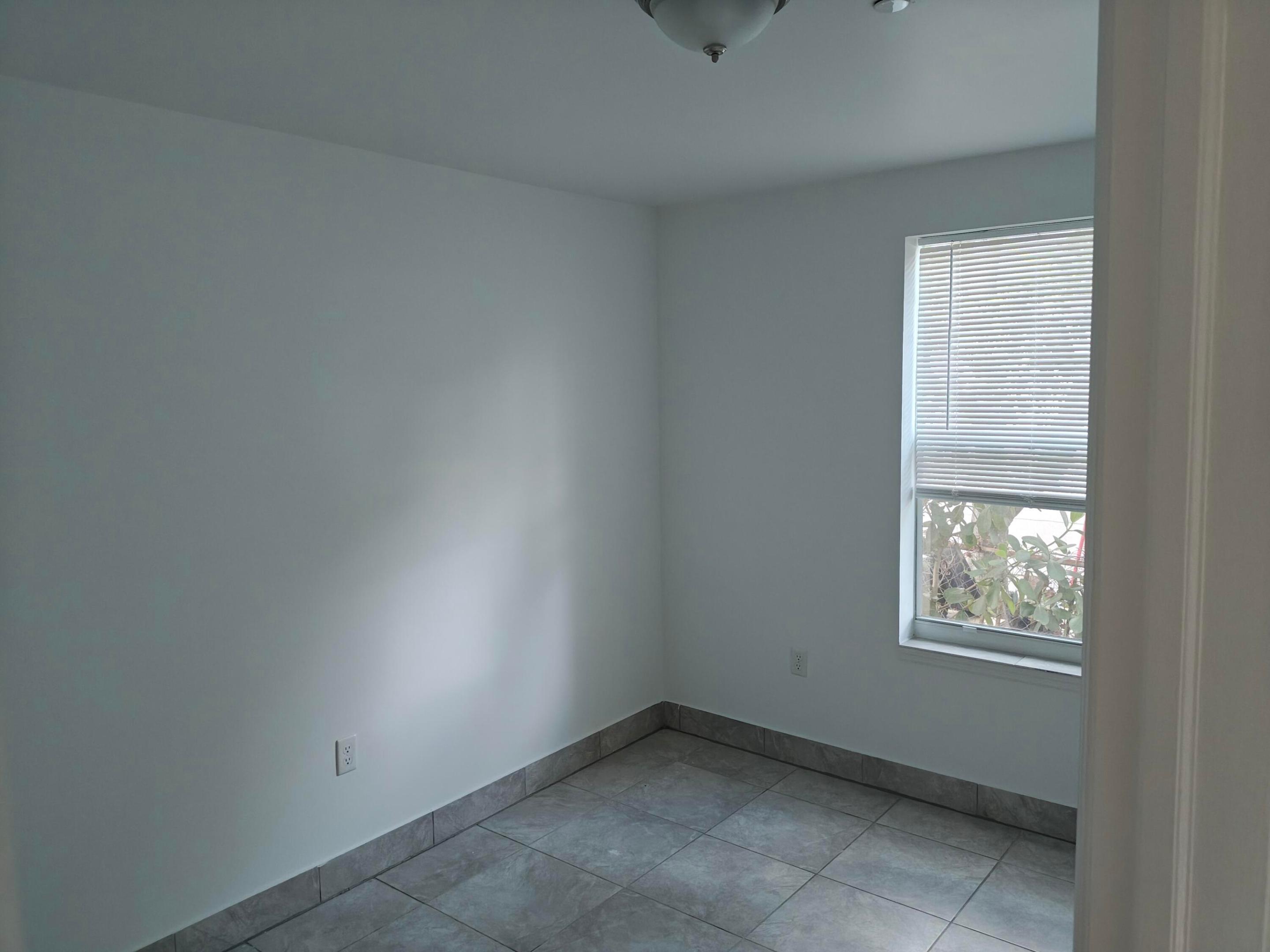 HOLLYWOOD PARK - Residential Lease
