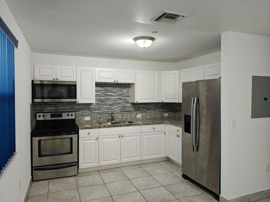 Photo of 2326 Taft Street, Hollywood, FL 33020 (MLS # B26015658)