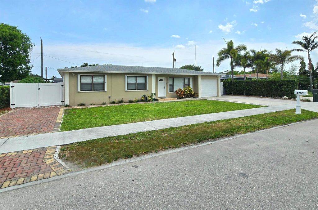 Photo of 1755 15 Avenue N, Lake Worth Beach, FL 33460 (MLS # R11045993)