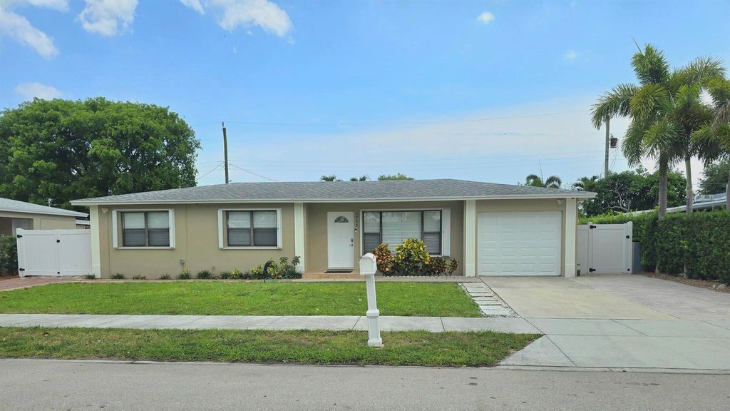 Photo of 1755 15 Avenue N, Lake Worth Beach, FL 33460 (MLS # R11045993)