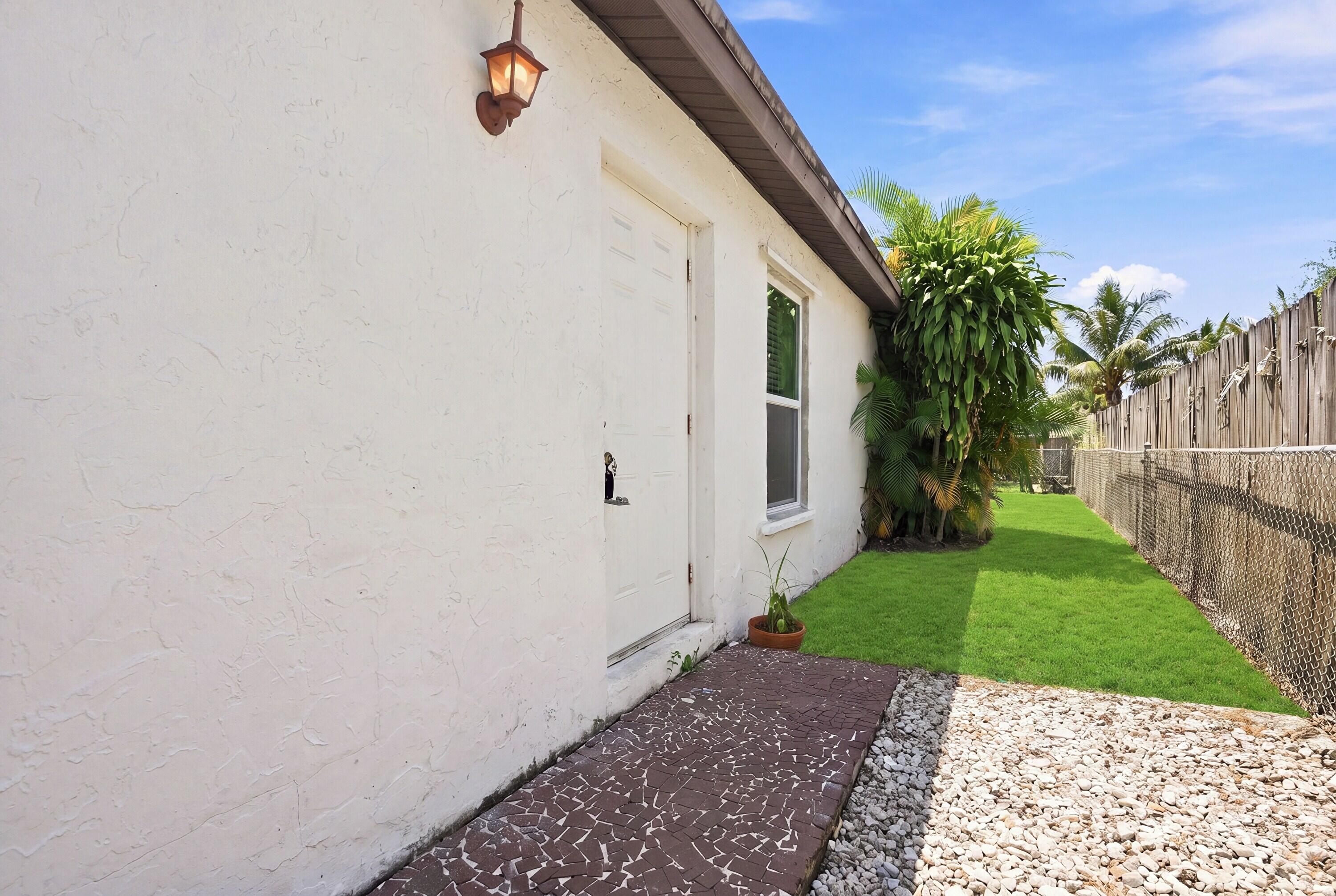 5884 S 38th Street