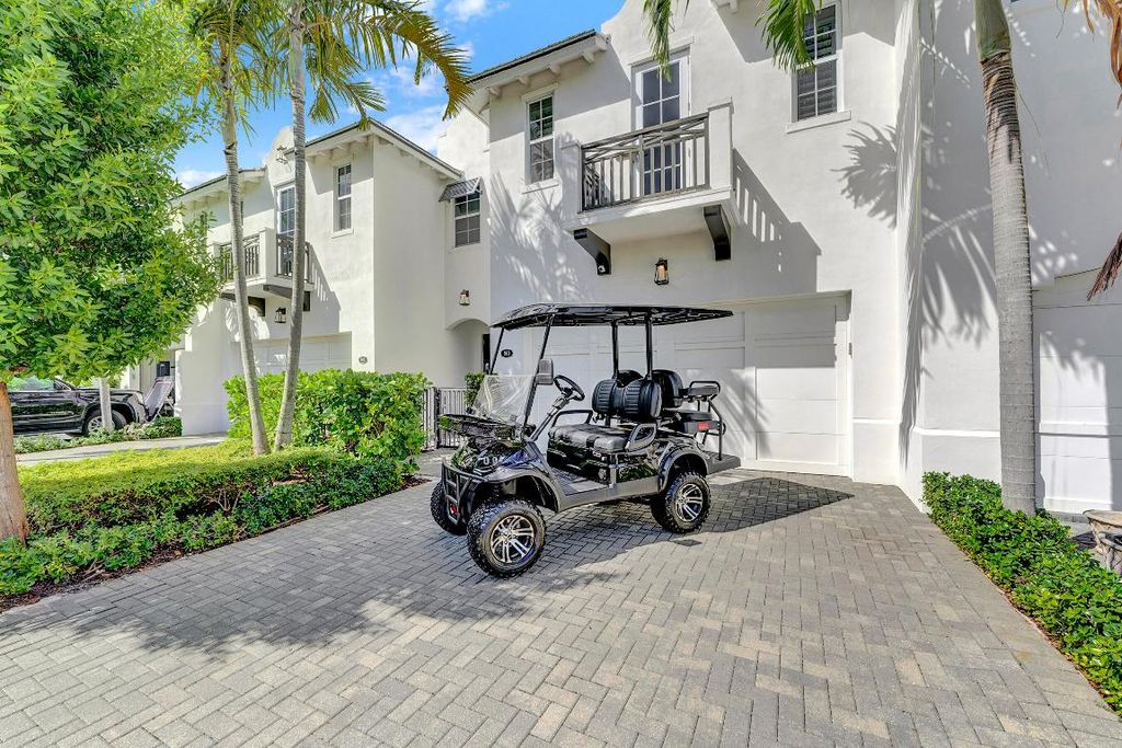 Photo of 910 Hamilton Lane, Delray Beach, FL 33483 (MLS # R10947522)