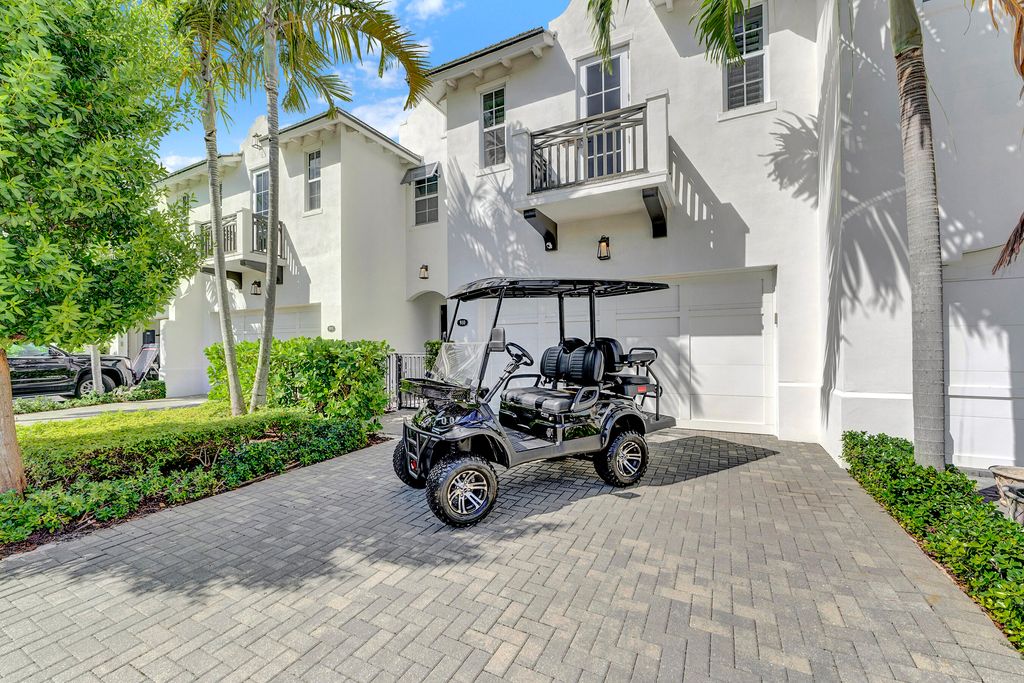 Photo of 910 Hamilton Lane, Delray Beach, FL 33483 (MLS # R10947522)