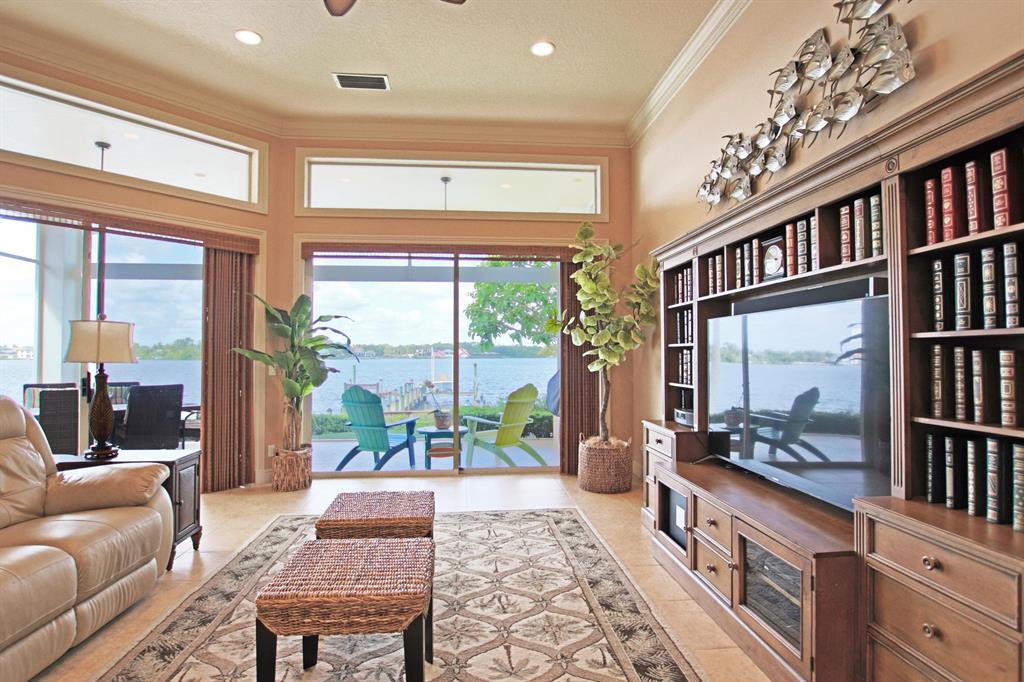 TEQUESTA COUNTRY CLUB - Residential