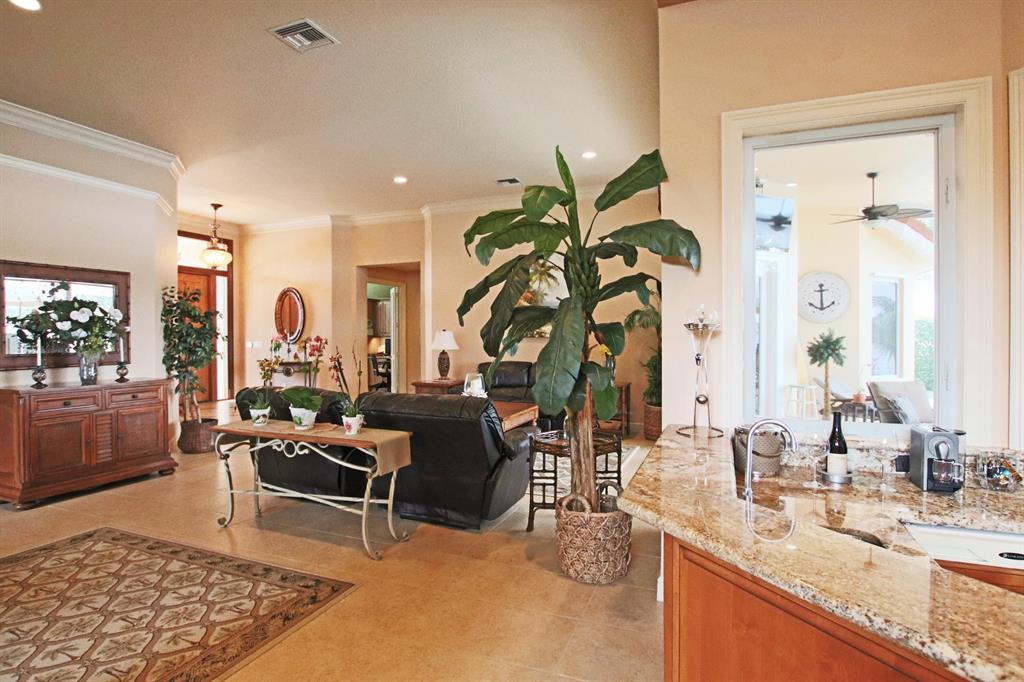 TEQUESTA COUNTRY CLUB - Residential