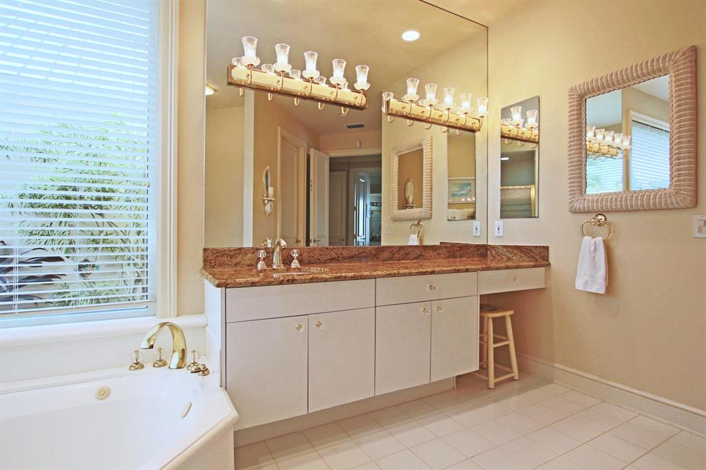 TEQUESTA COUNTRY CLUB - Residential