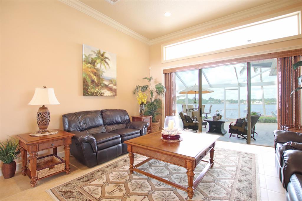 TEQUESTA COUNTRY CLUB - Residential