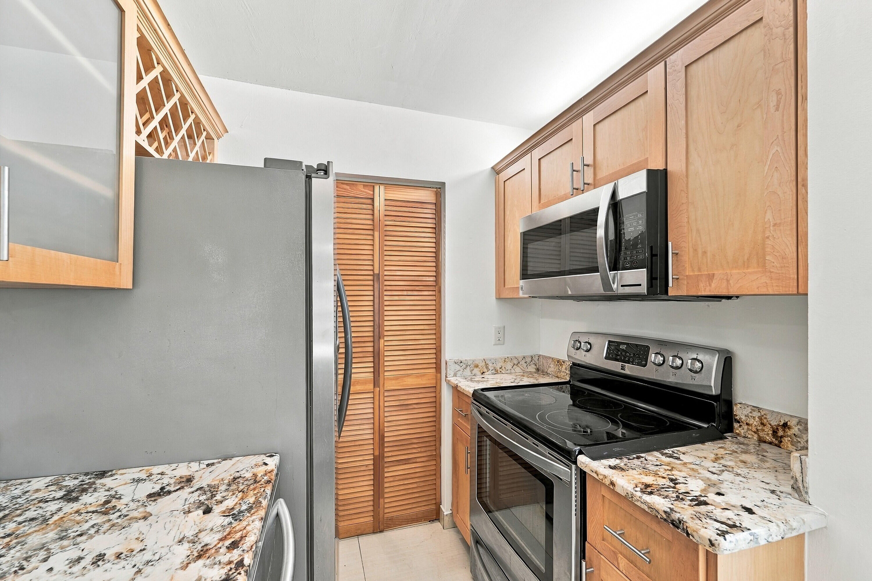 2907 NE 8TH Terrace 201