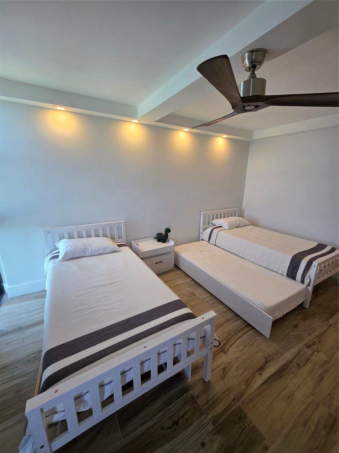 Water Glades 100-300 - Residential Lease