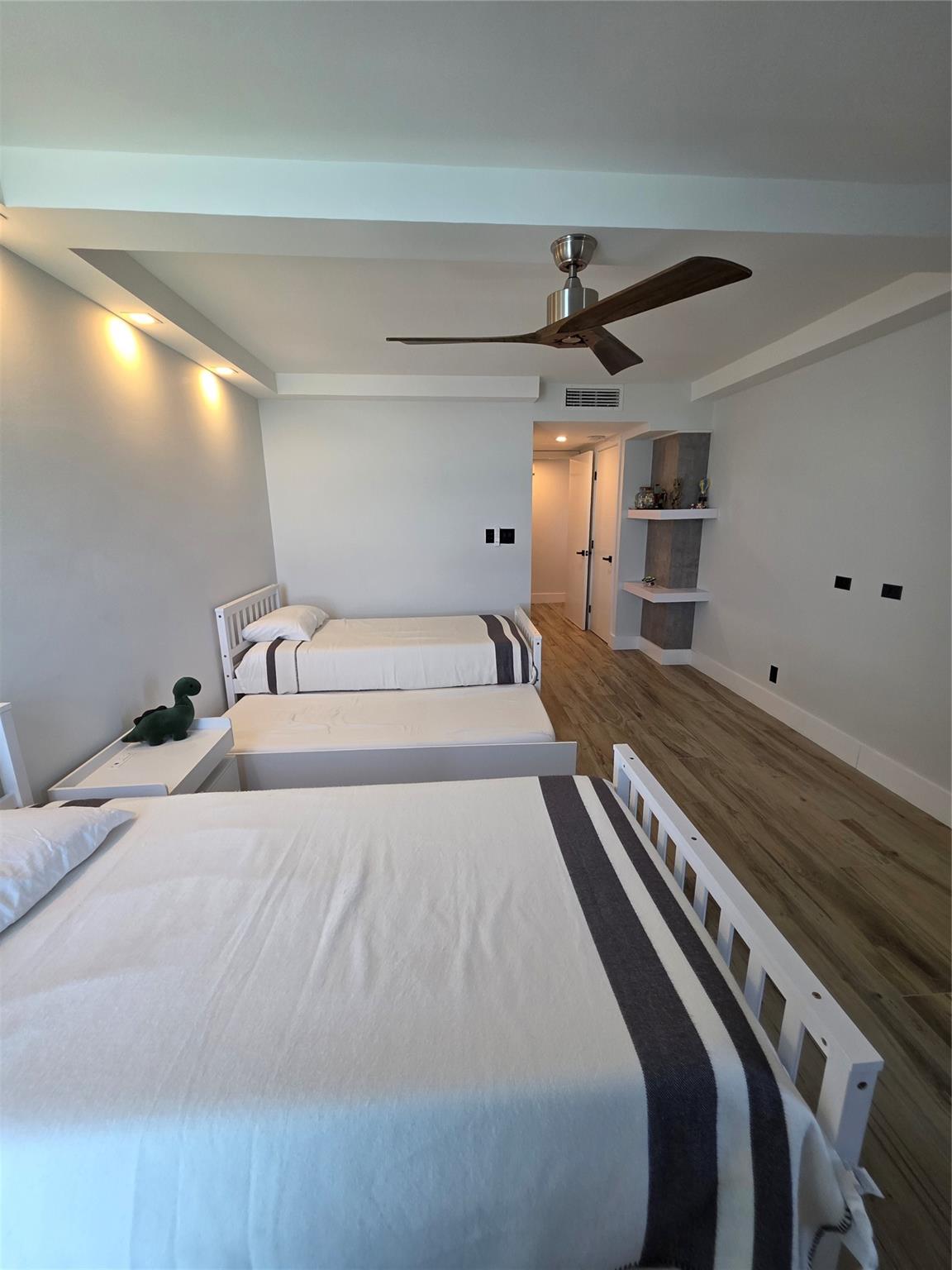 Water Glades 100-300 - Residential Lease