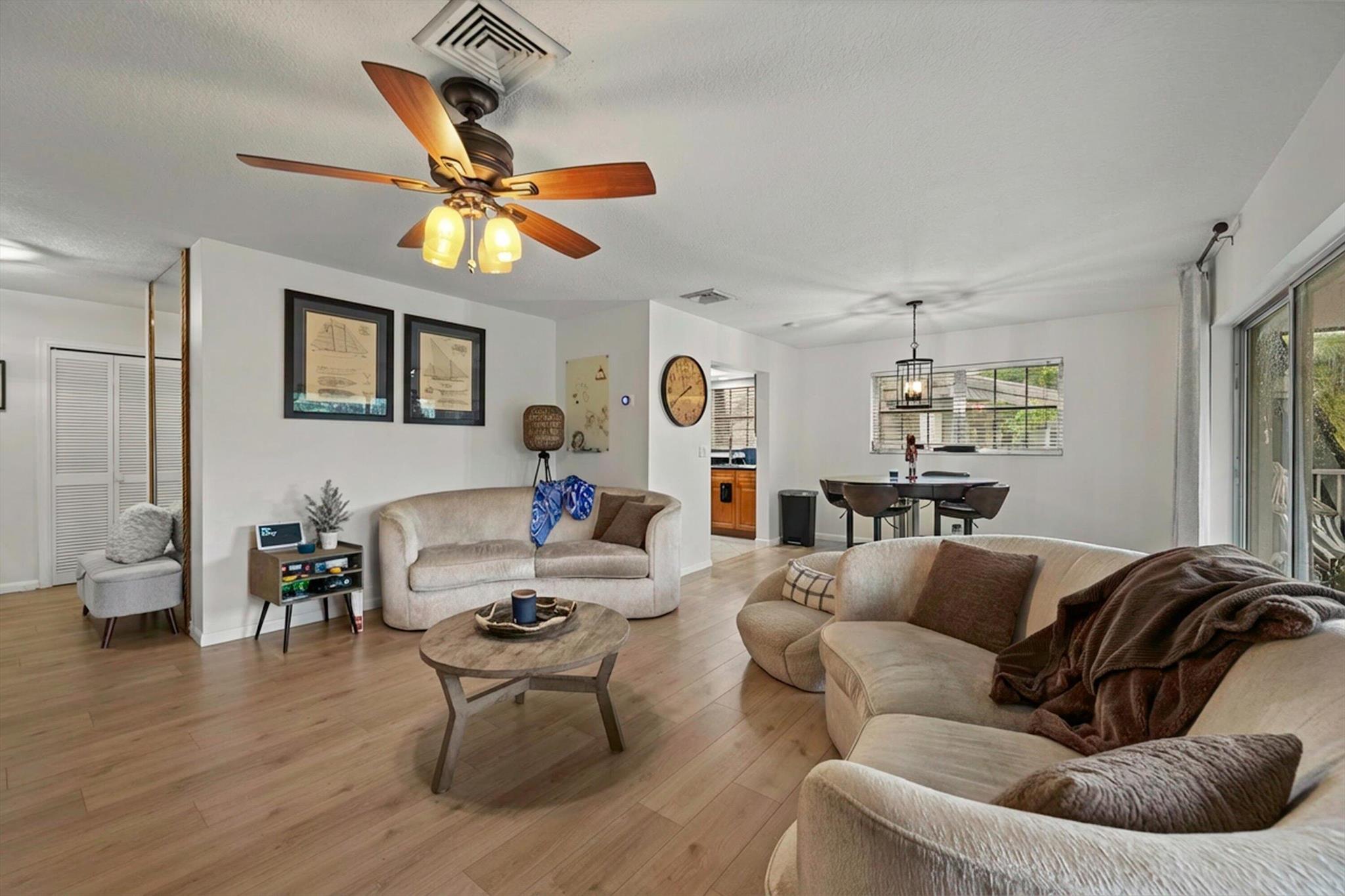 View photos, virtual tours, details... 404 Pine Tree Court 6