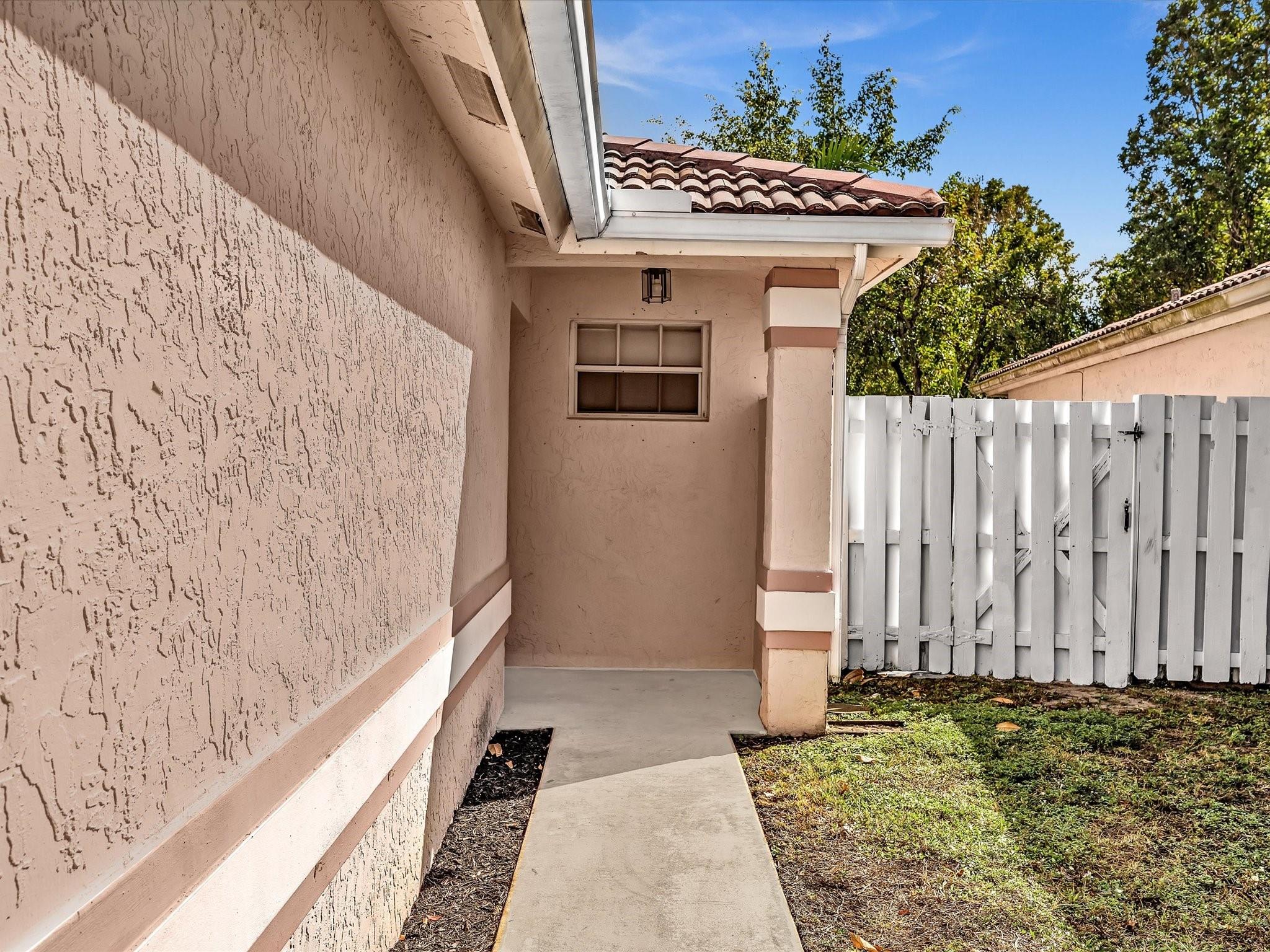 SAWGRASS PLANTATION - Residential Lease