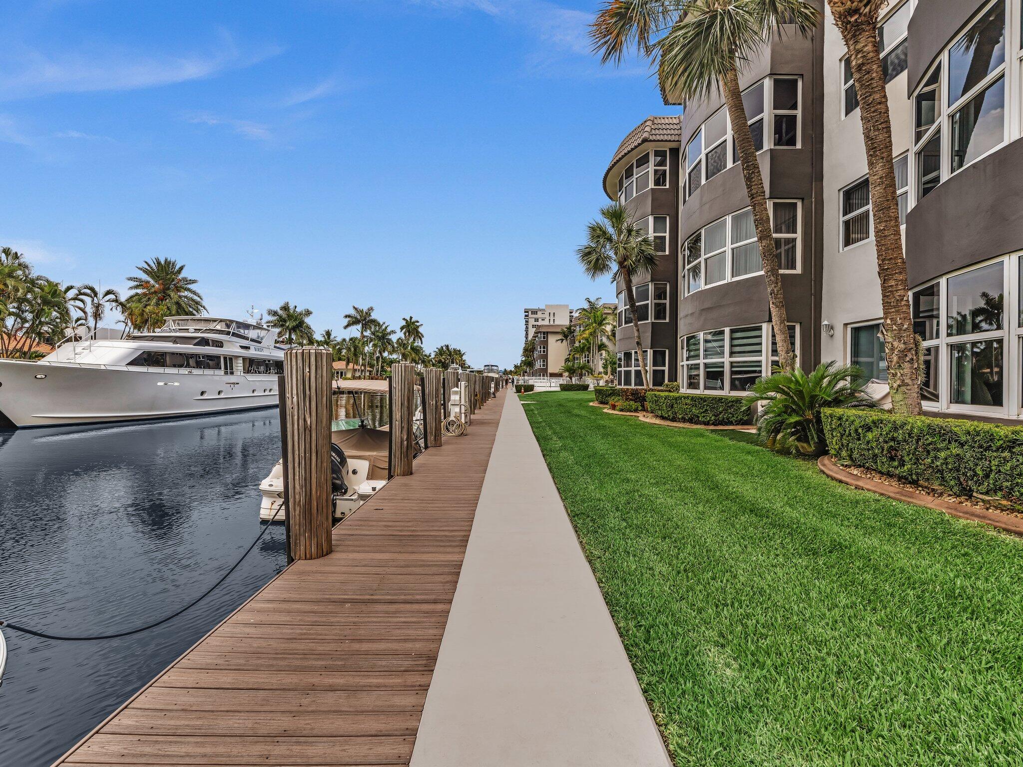 3031 NE 51st Street 403w