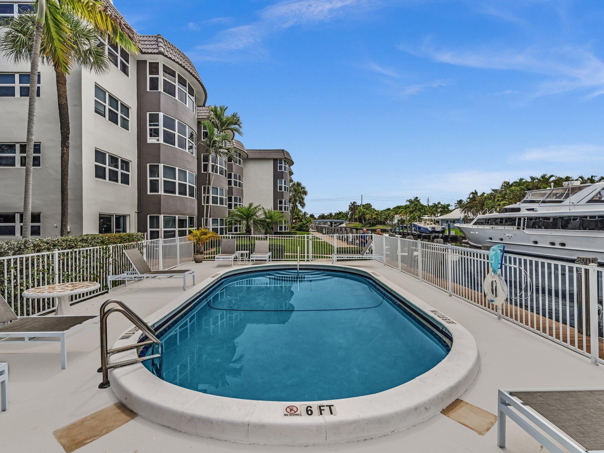 3031 NE 51st Street 403w