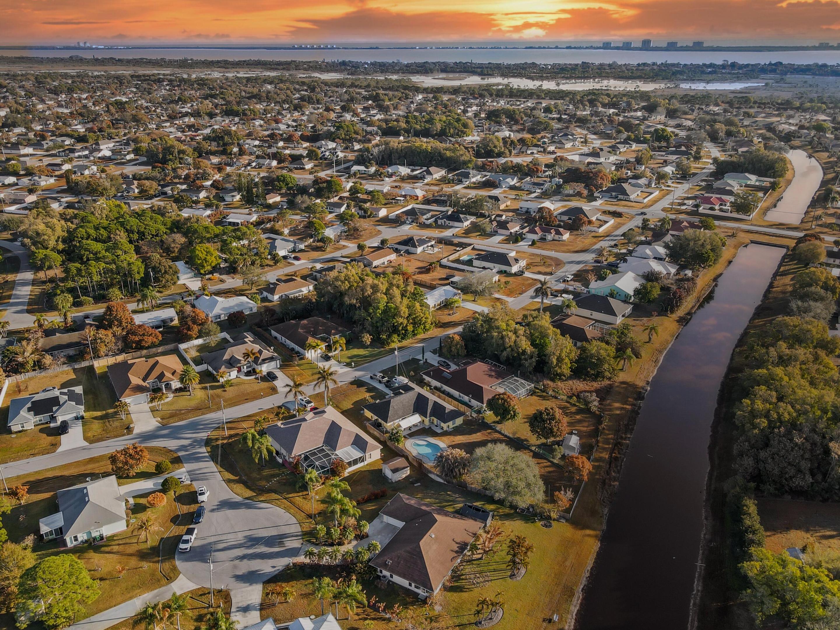 2111 SE Cayuga Court