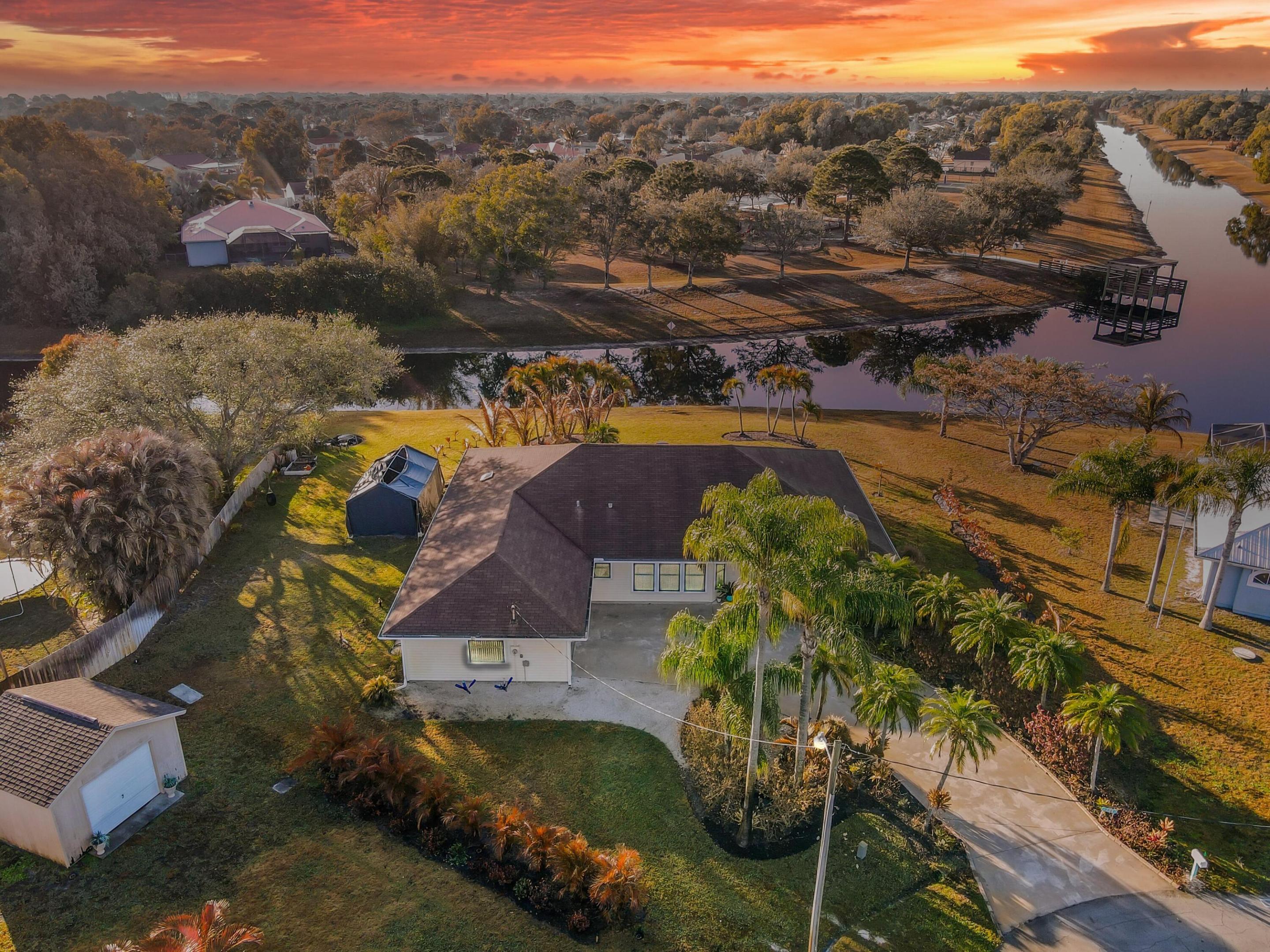 2111 SE Cayuga Court