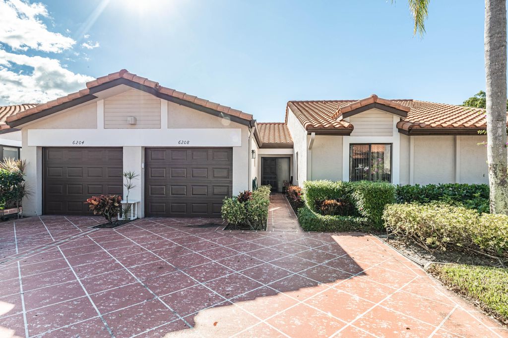 Photo of 6208 Kings Gate Circle, Delray Beach, FL 33484 (MLS # R10768818)