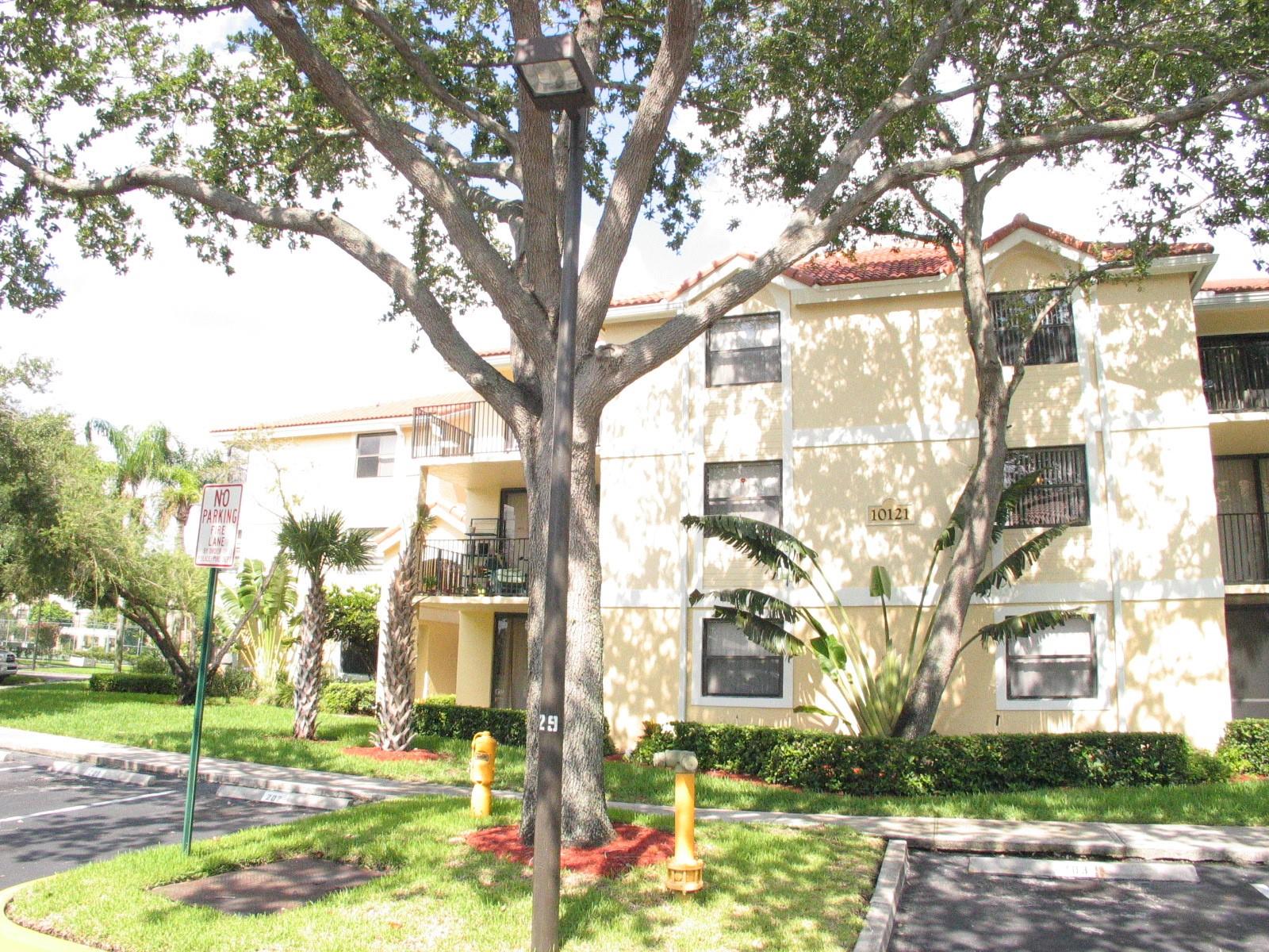 A NICE LAKE FRONT TWO BEDROOM TWO BATH FLOOR PLAN OPEN PLAN APARTMENT IN PLANTATION. UPGRADED KITCHEN AND BATHROOMS. NEW IMPACT WINDOWS AND SLIDING WINDOWS TO A GREAT COVERED PATIO OVERLOOKING A NICE-SIZED LAKE. TILE IN THE MAIN AREAS AND WOOD LAMINATES IN THE BEDROOMS. THIS WILL BE AVAILABLE ON APRIL 5TH. MORE UPDATED PICTURES TO COME. NEWER CENTRAL AC AND NEW WATER HEATER.