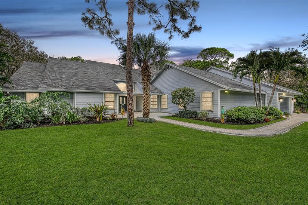 Photo of 19925 Earlwood Drive, Jupiter, FL 33458 (MLS # R10870640)