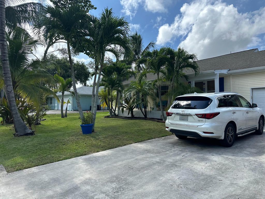 Photo of 3759 SE Upper Street, Stuart, FL 34997 (MLS # R11008097)