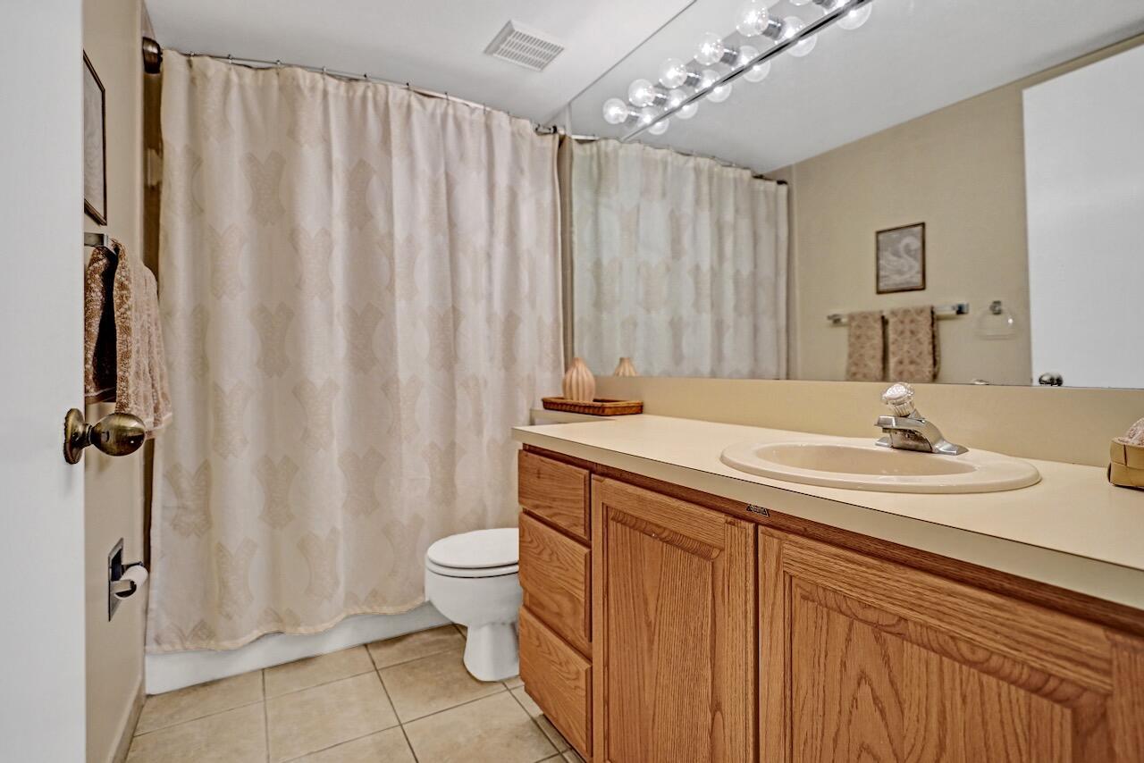 HALF MOON BAY CONDO - Residential Lease