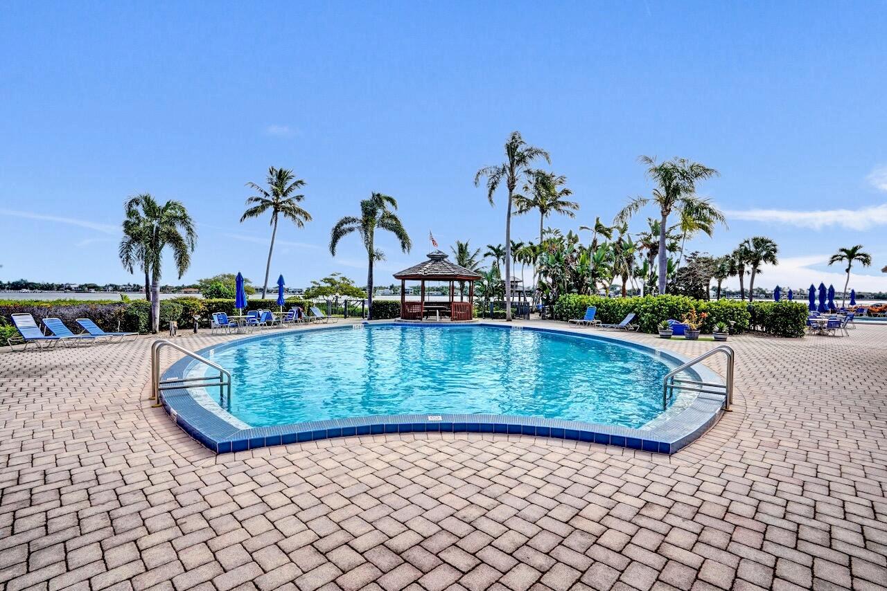 HALF MOON BAY CONDO - Residential Lease