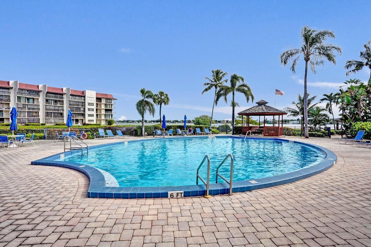 HALF MOON BAY CONDO - Residential Lease