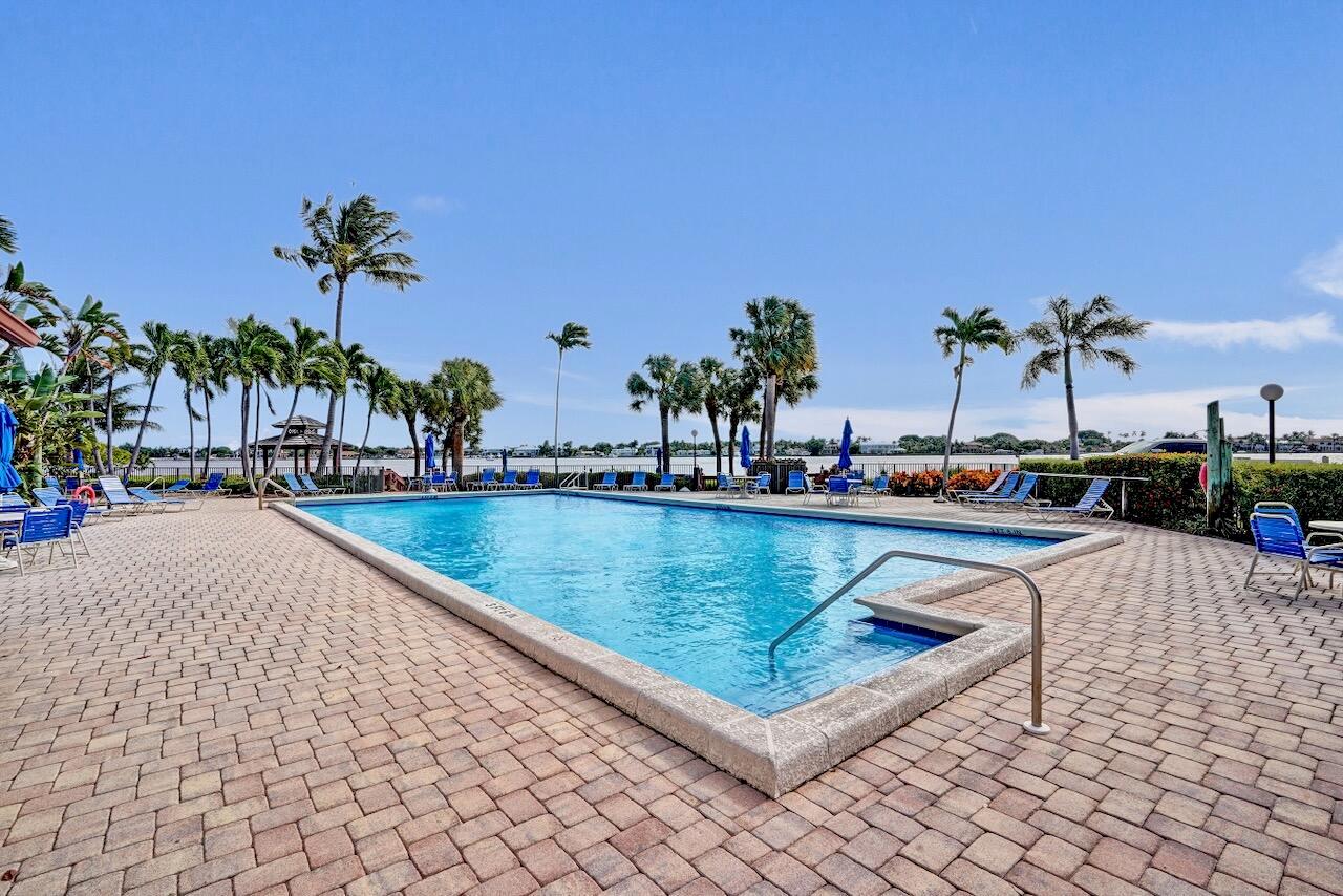 HALF MOON BAY CONDO - Residential Lease