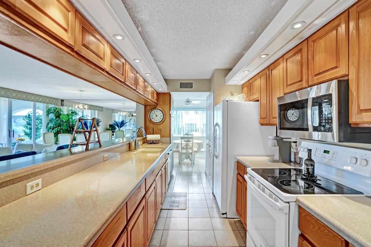 HALF MOON BAY CONDO - Residential Lease