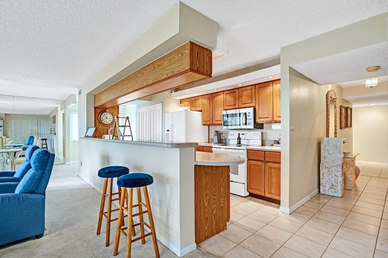 HALF MOON BAY CONDO - Residential Lease