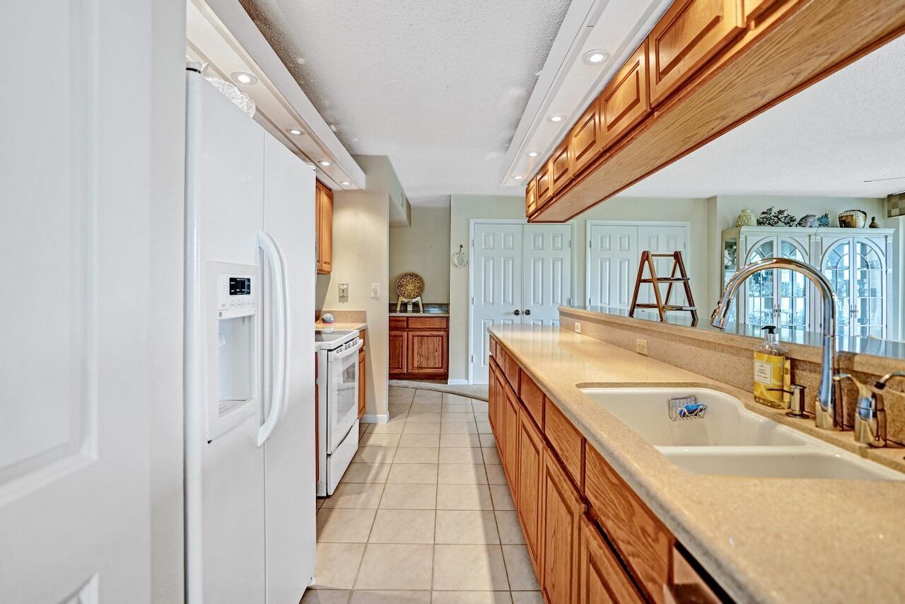 HALF MOON BAY CONDO - Residential Lease