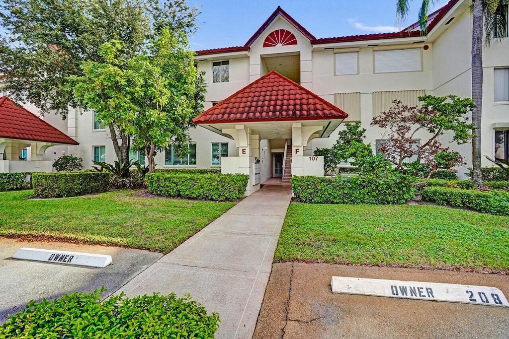 Photo of 107 Half Moon Circle #H1, Hypoluxo, FL 33462 (MLS # R11135868)