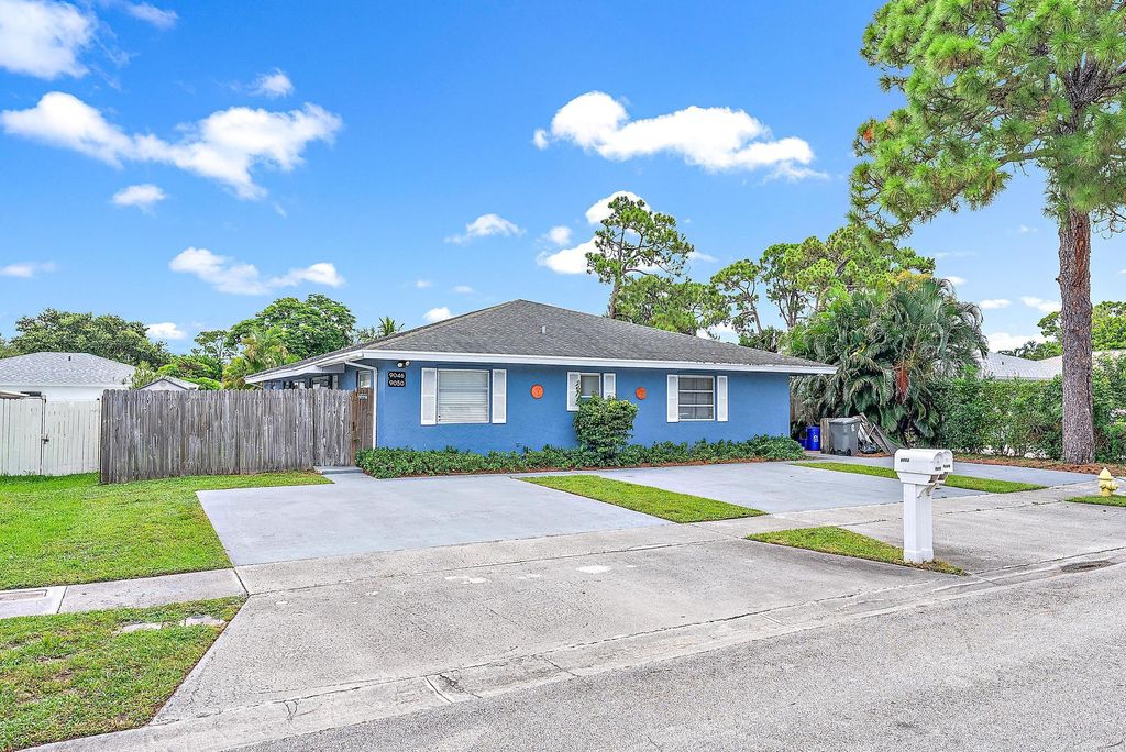 Photo of 9050 E Highland Pines Boulevard, Palm Beach Gardens, FL 33418 (MLS # R11009591)