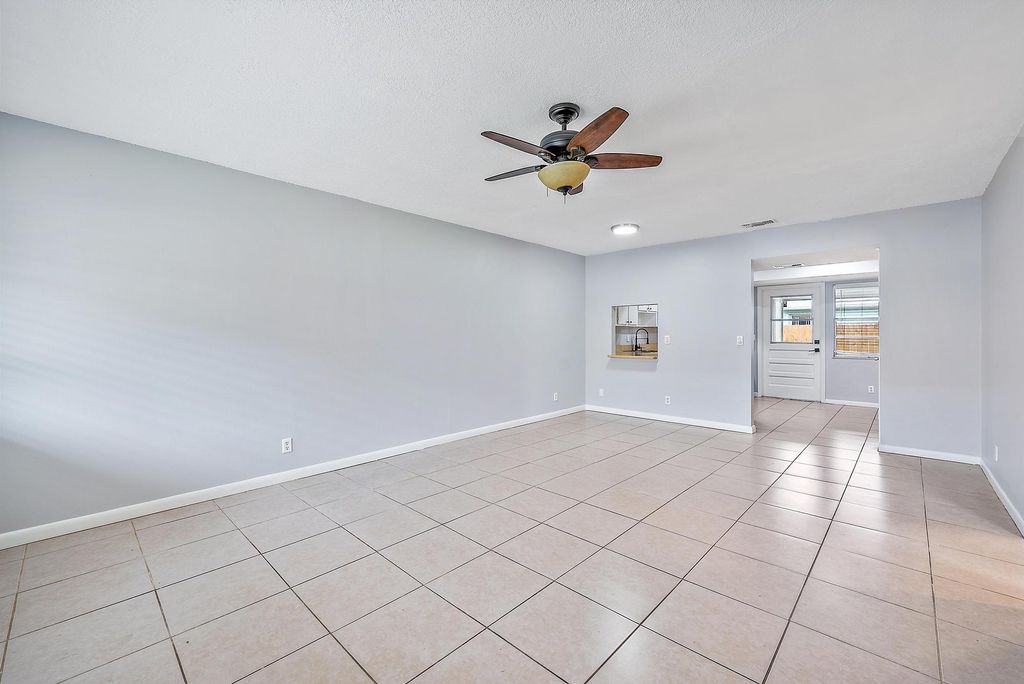 Photo of 9050 E Highland Pines Boulevard, Palm Beach Gardens, FL 33418 (MLS # R11009591)