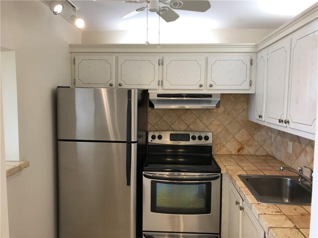 Beautiful first floor 1 bedroom 1 bath in a 55+ community with lot of amenities, pool, clubhouse, movie theater
bus service and more. Close to shopping and the beach, Won't last com and make this your home in this resort style community.