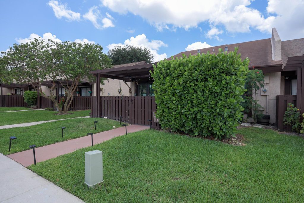 Photo of 8356 NW 37th Pl #E-9, Sunrise, FL 33351 (MLS # R11099100)