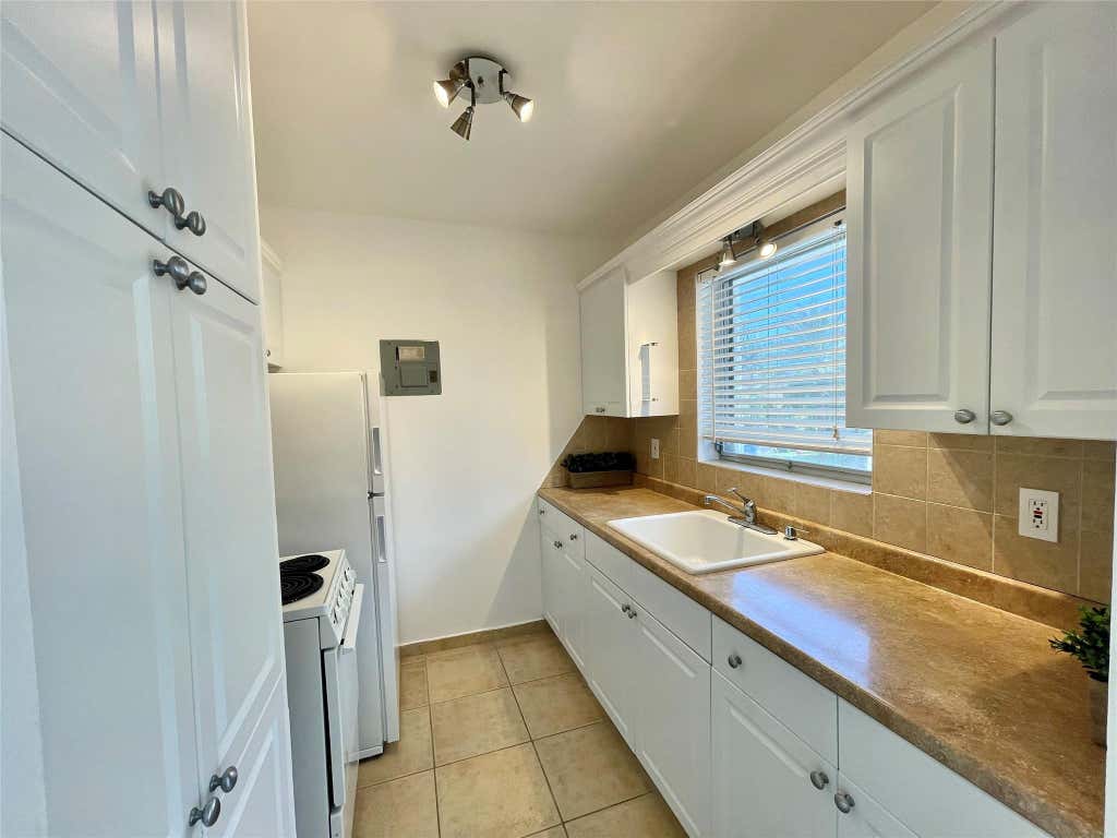 Photo of 77 Hendricks Isle #6, Fort Lauderdale, FL 33301 (MLS # F10526889)