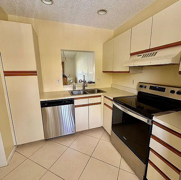 KENSINGTON WALK CONDO - Residential