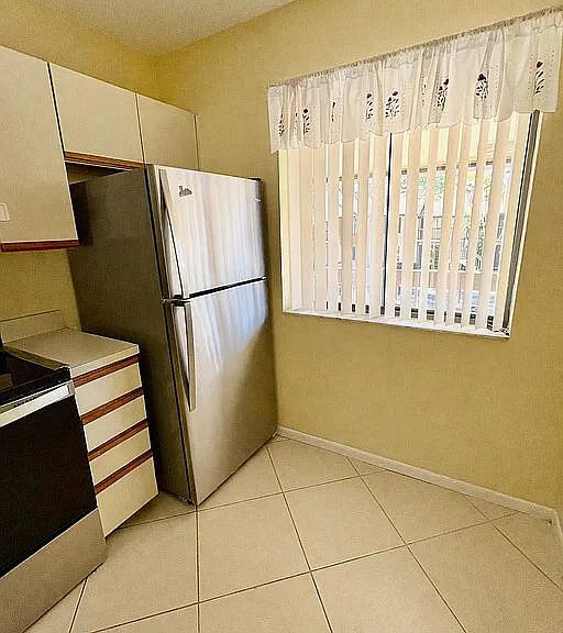 KENSINGTON WALK CONDO - Residential