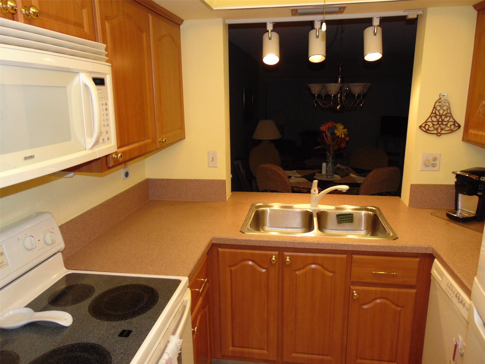 MEADOWRIDGE EAST - Residential