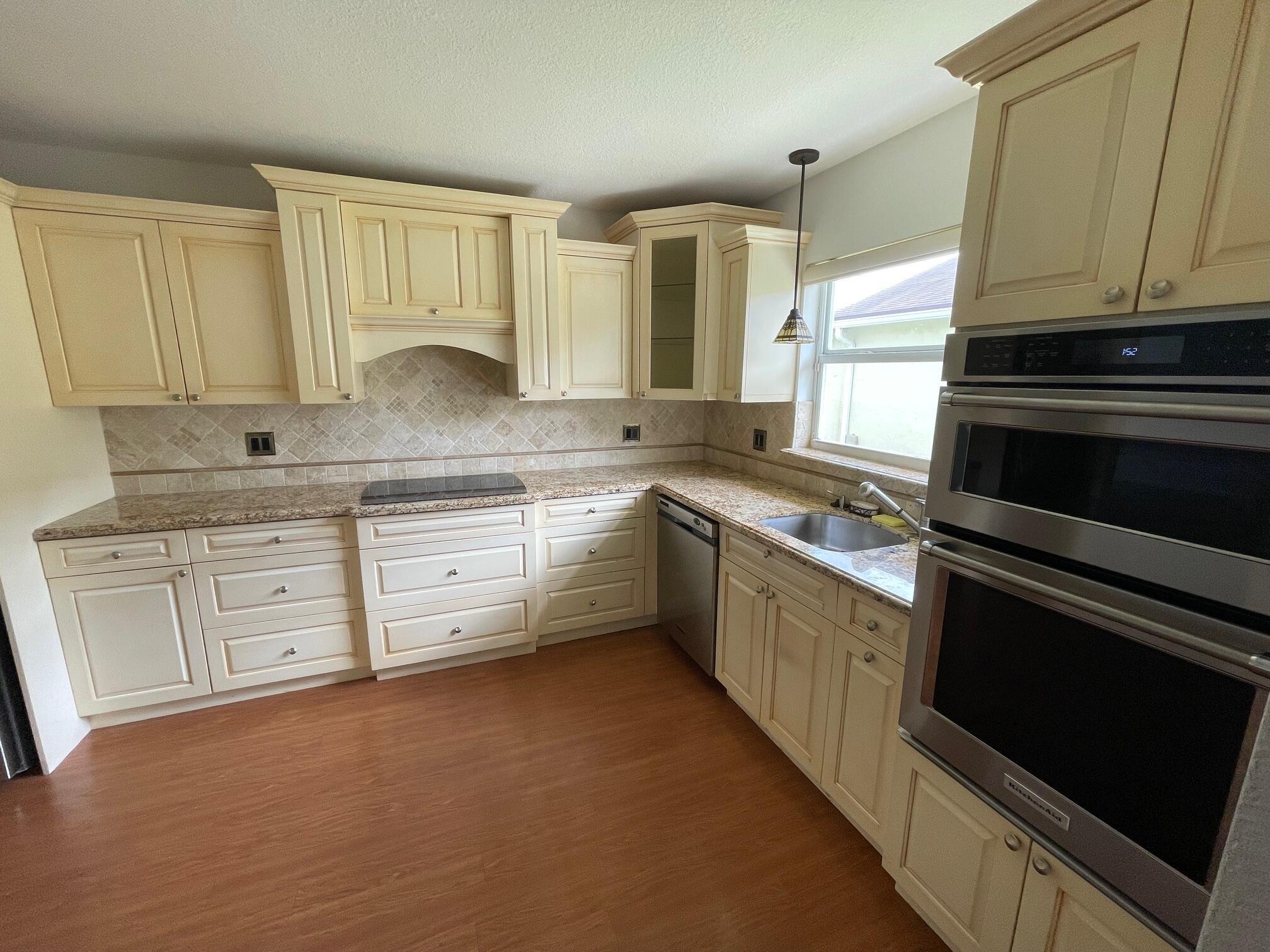 PINE SPRINGS - Residential