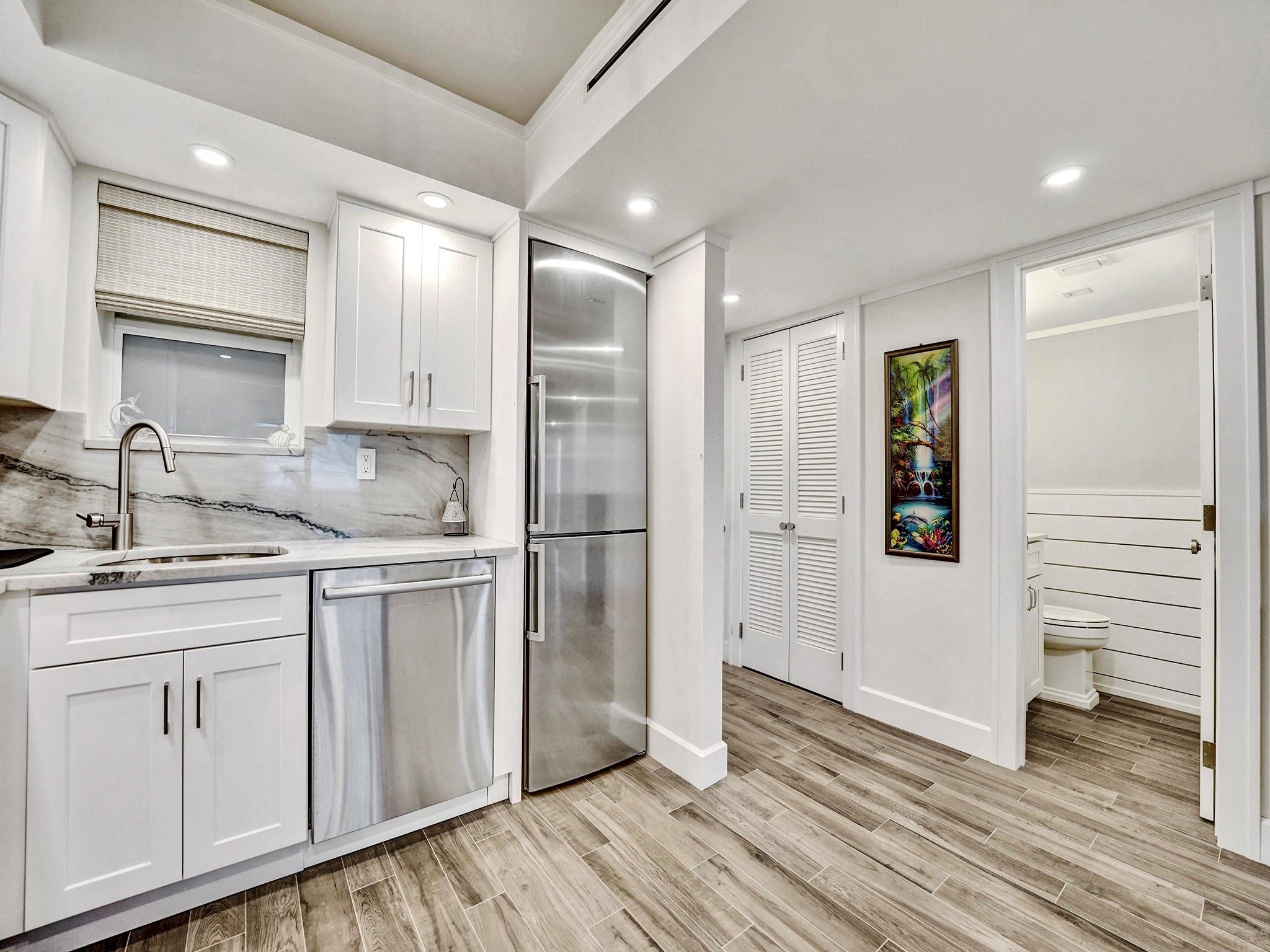 EDGEWATER BEACH TOWERS - Residential