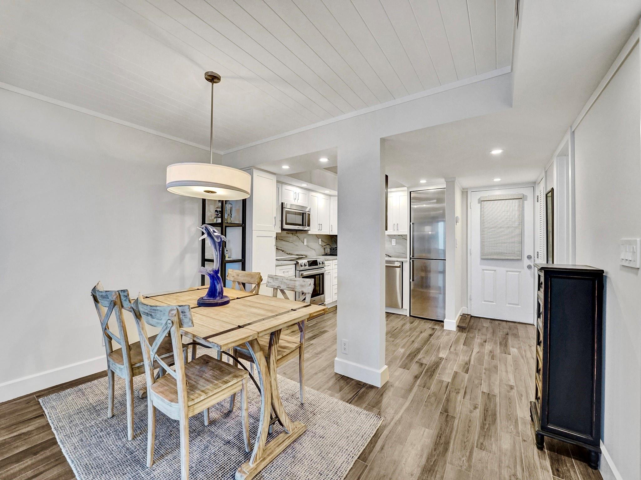 EDGEWATER BEACH TOWERS - Residential