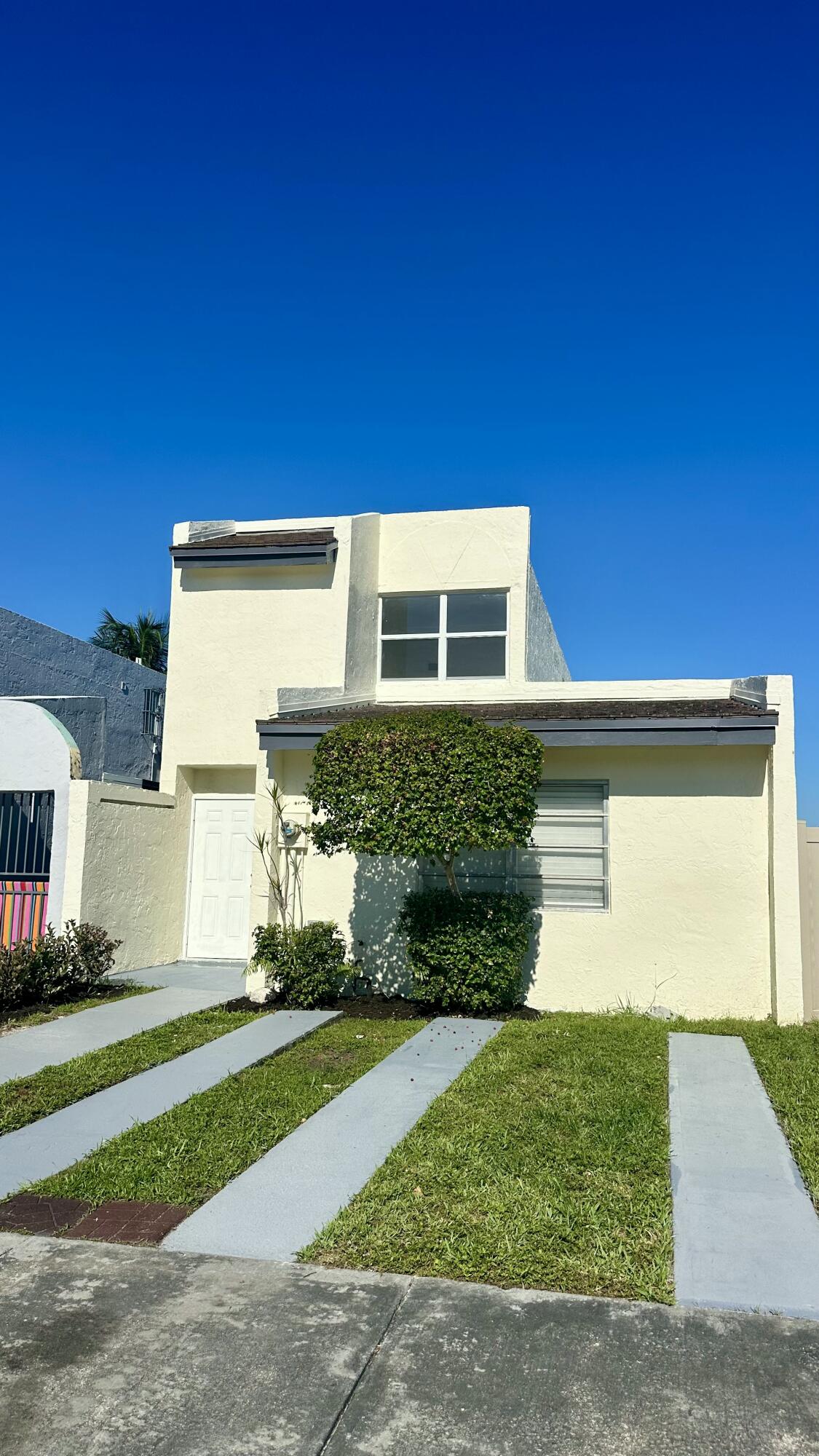 4300 W 10th Court, Hialeah, FL, 33012/$515,000 1 4300 W 10th Court