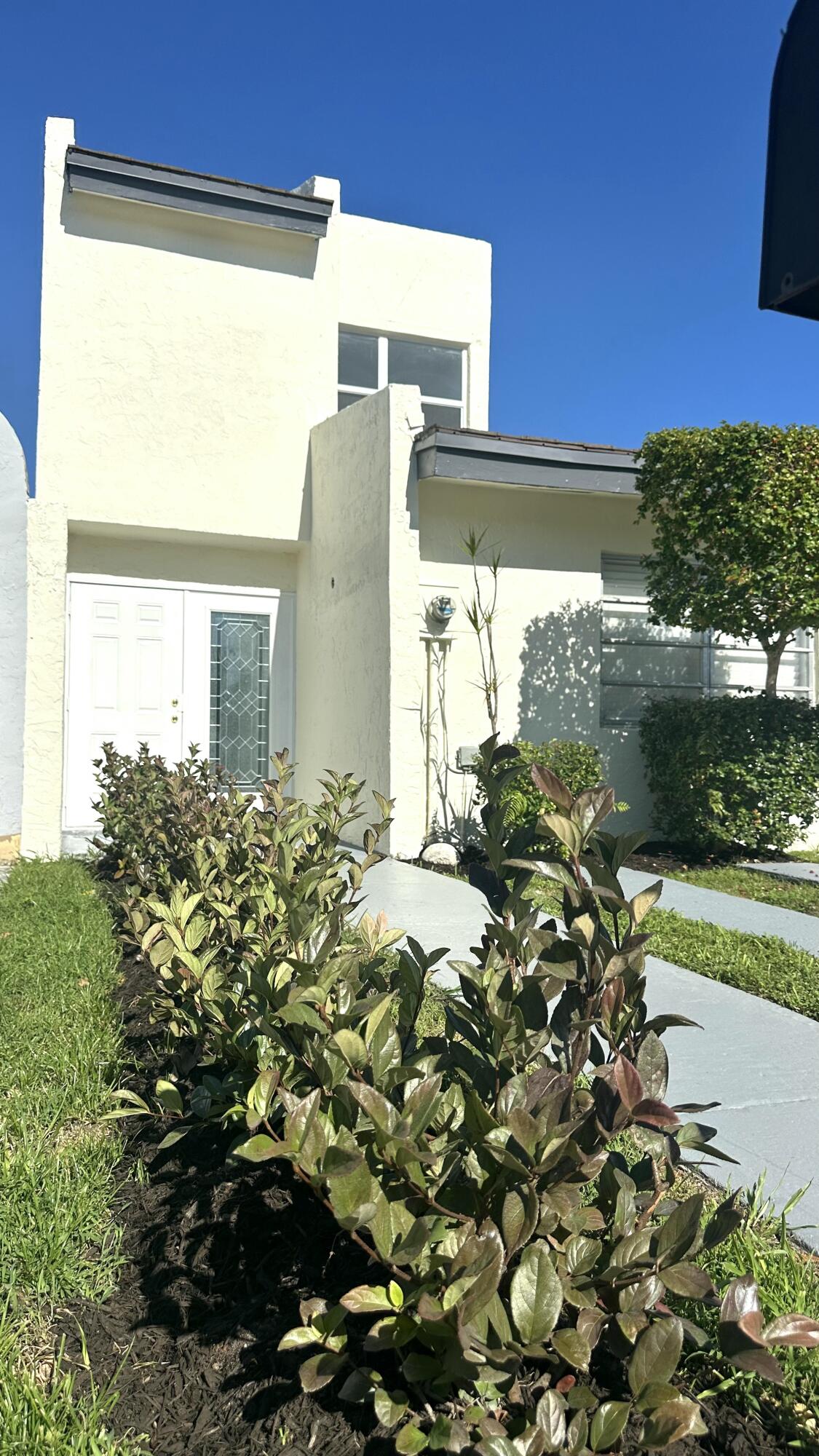 4300 W 10th Court, Hialeah, FL, 33012/$515,000 2 4300 W 10th Court