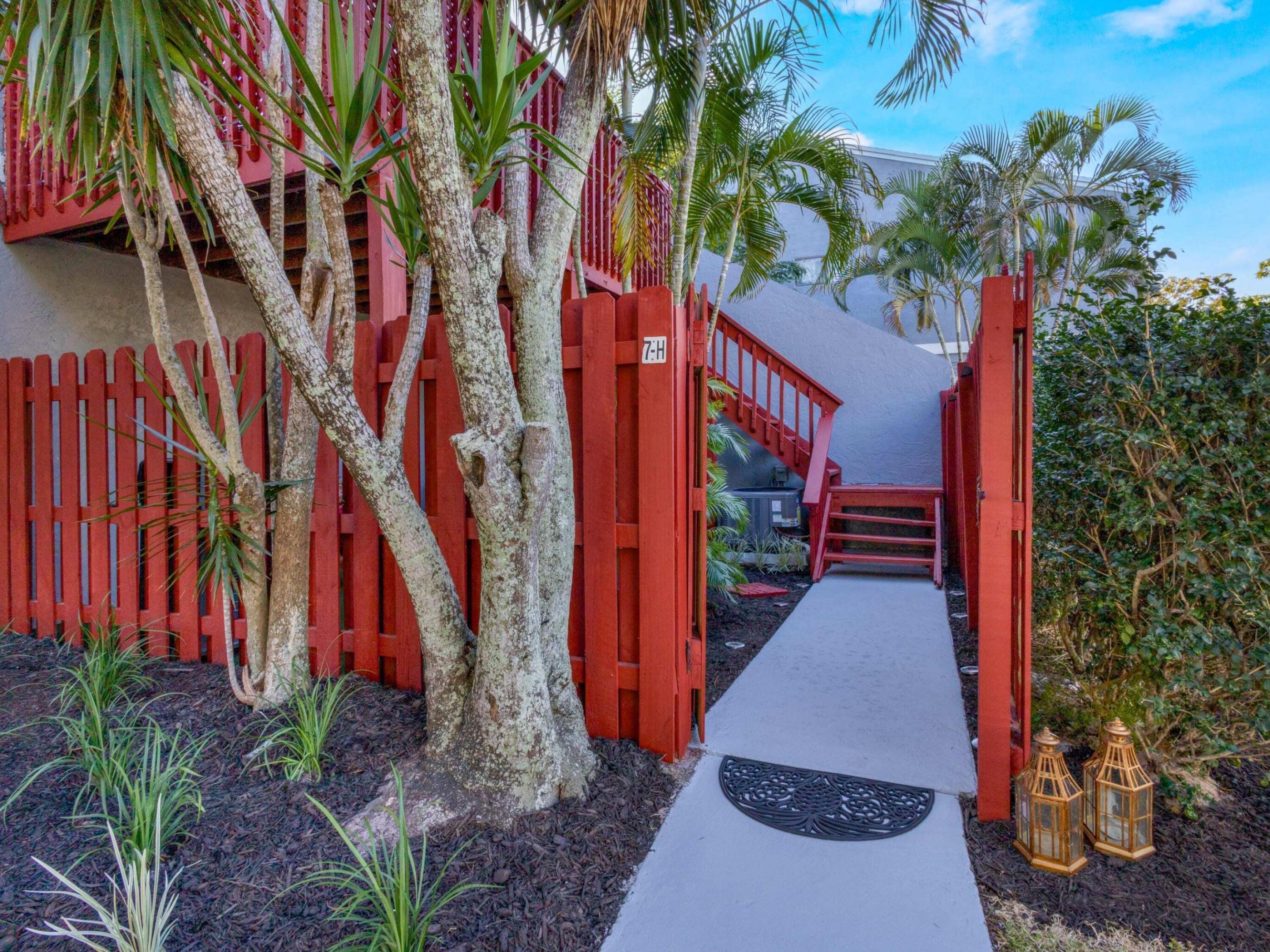 CROSSINGS OF BOYNTON BEACH CONDO - Residential Lease