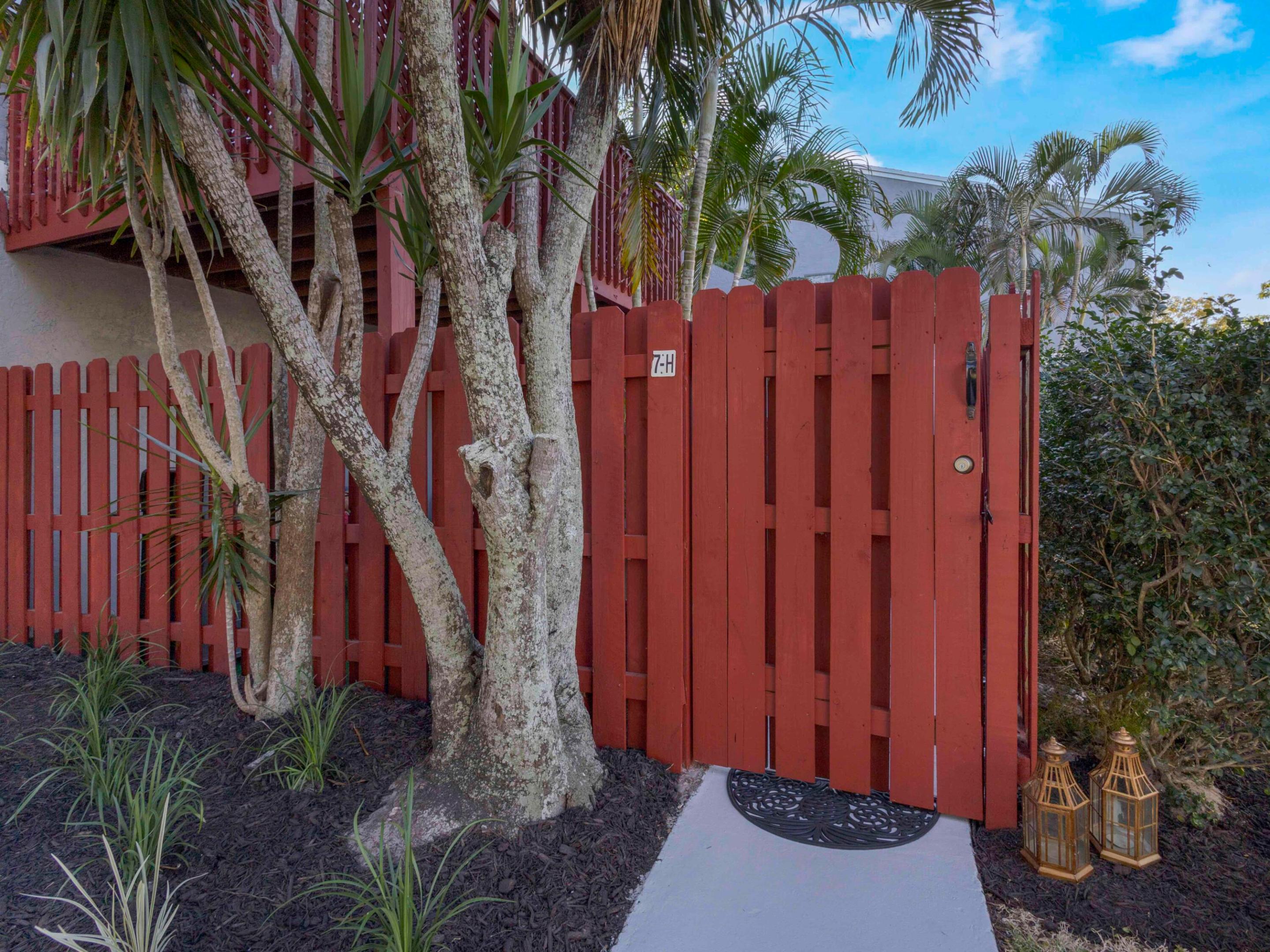CROSSINGS OF BOYNTON BEACH CONDO - Residential Lease