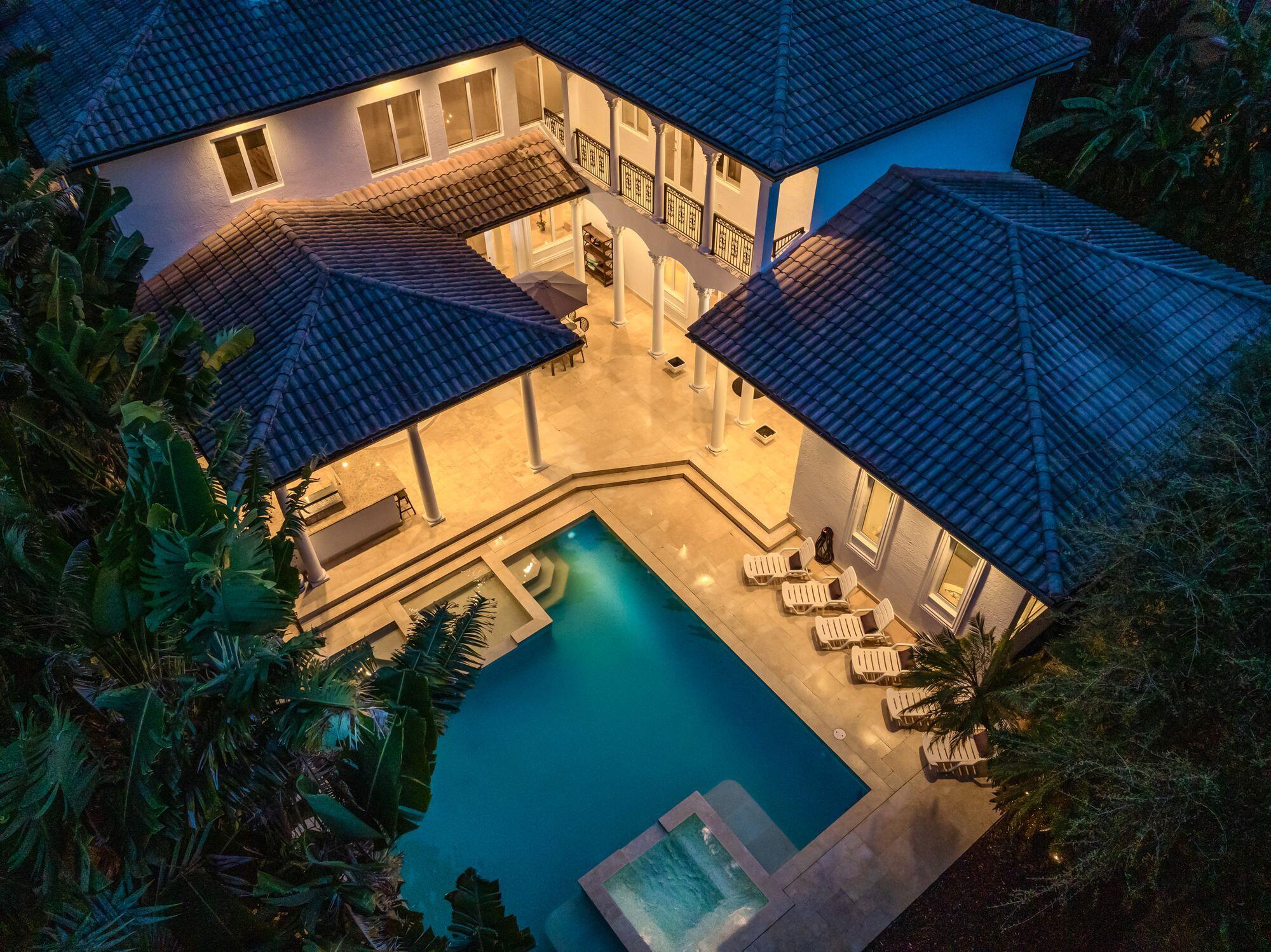 14 E OCEAN Avenue