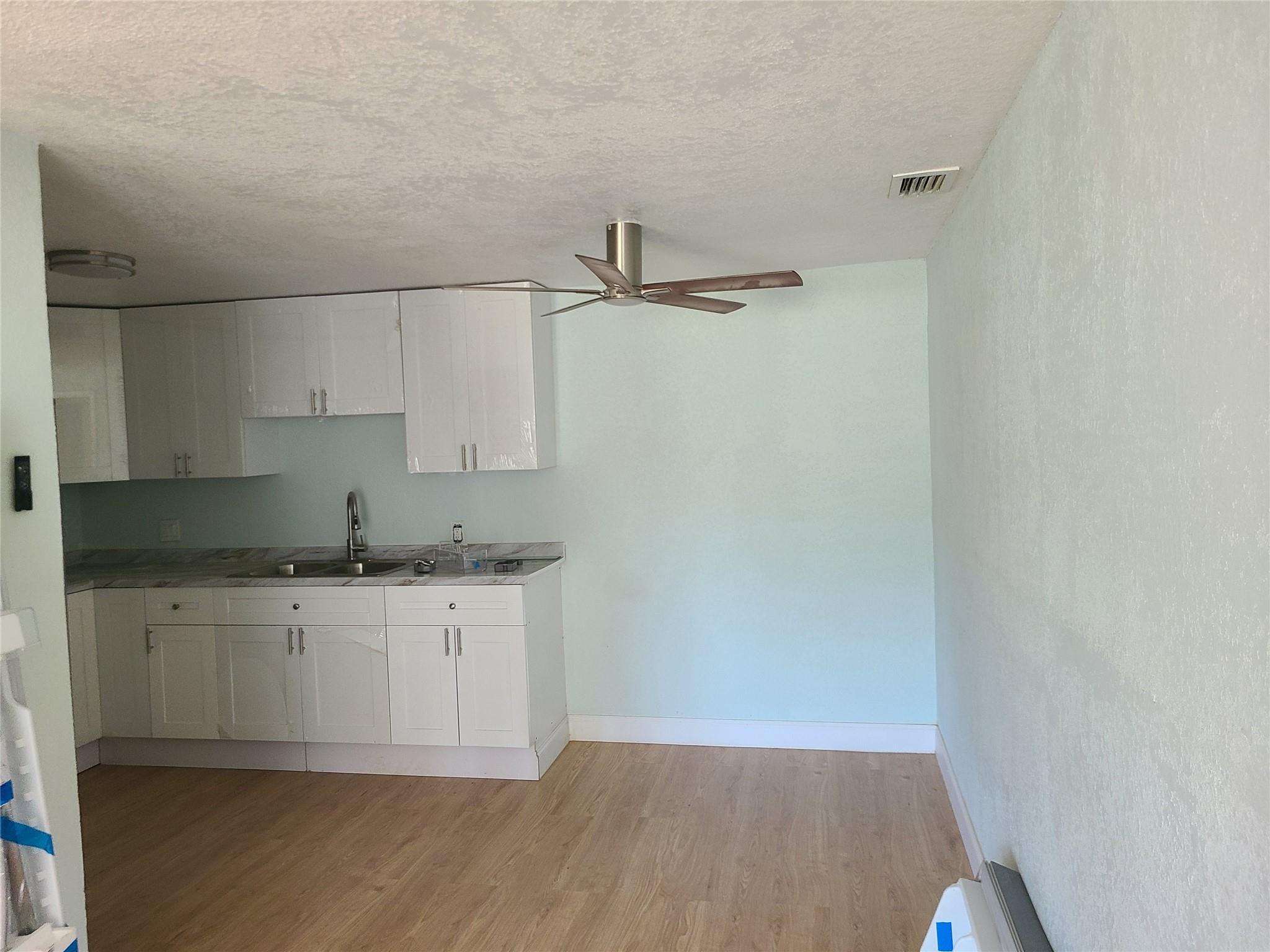 Lauderhill Manor 75-43 B - Residential Lease